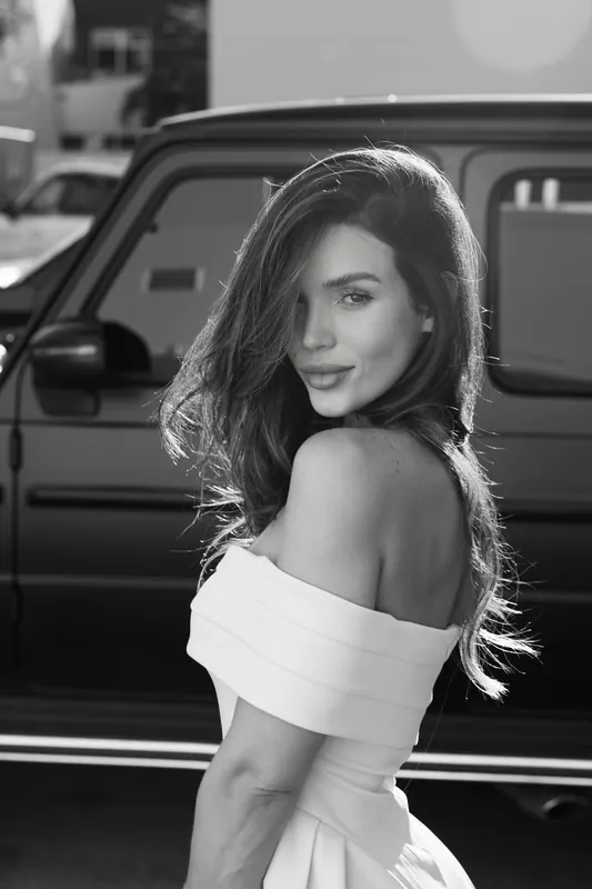 Black-and-white beauty portrait of Gabryelle Pedroso in a white off-shoulder dress